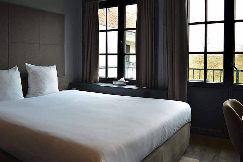 Soothing Beachfront Escape | Lux Haven w/Balcony & Sea Access Near Famous Sites in Wassenaar, Stadsgewest Haaglanden