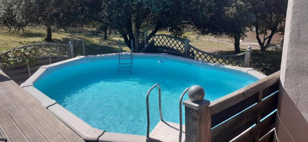 Location de vacances pour 3 personnes, avec piscine ainsi que jardin et vue, adapté aux familles à Villeneuve-de-Berg - 4
