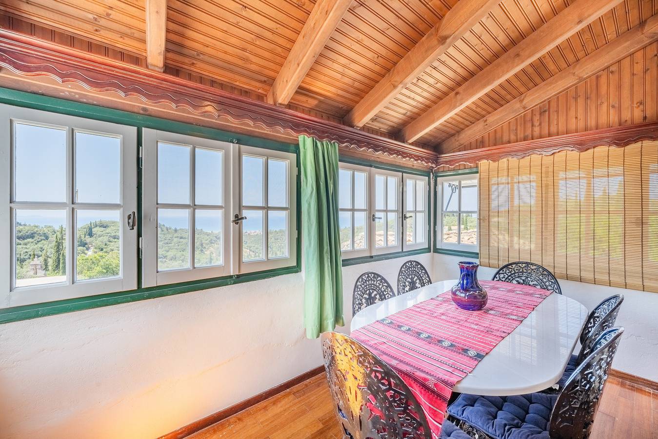 Casa de férias 'Priest's Traditional Mansion' com vista para o mar, terraço partilhado e Wi-Fi in Corfu