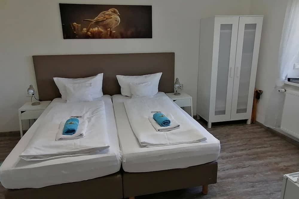 Ganze Wohnung, Doppelzimmer Haupthaus mit 20 qm, max. für 2 Personen in Herbstein, Vogelsberg Region