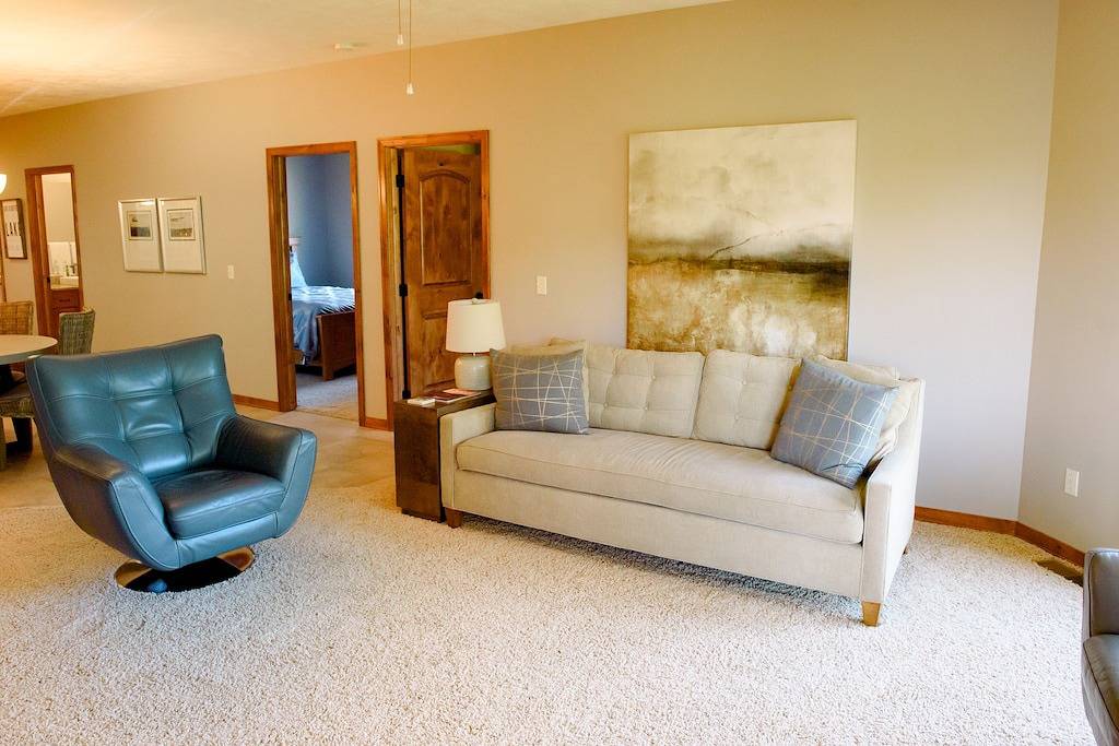 Ganze Wohnung, Geräumige 3-Bett / 2 Bad Eigentumswohnung in der Nähe von Bridges Bay Annehmlichkeiten in Dickinson County