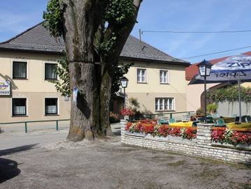 Hotel für 3 Personen, mit Balkon in Straß im Attergau