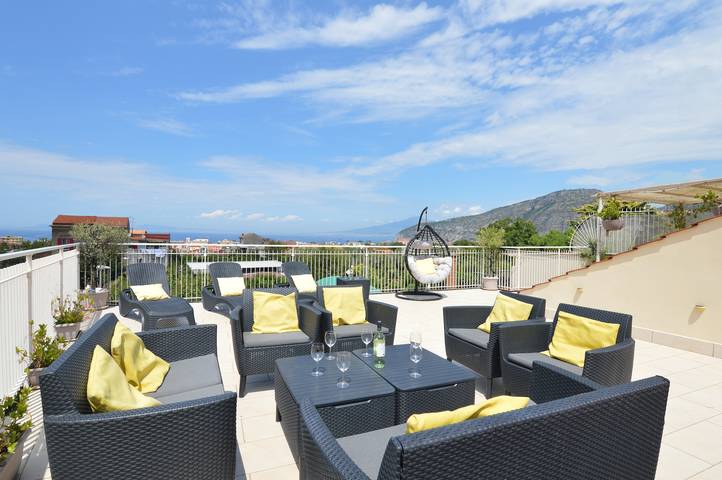 Vacaciones familiares en La Terrazza: la escapada de sus sueños en la costa de Sorrento in Sant'Agnello, Provincia de Nápoles