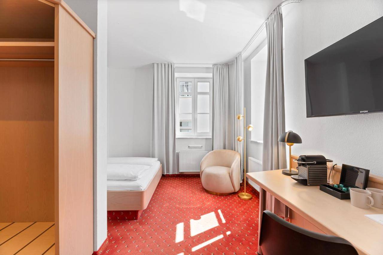 Double Room (bed size 140x200) in Stuttgart, Stuttgart Region