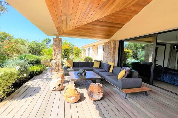 Villa pour 10 personnes, avec terrasse ainsi que piscine et jardin, adapté aux familles en Corse - 2