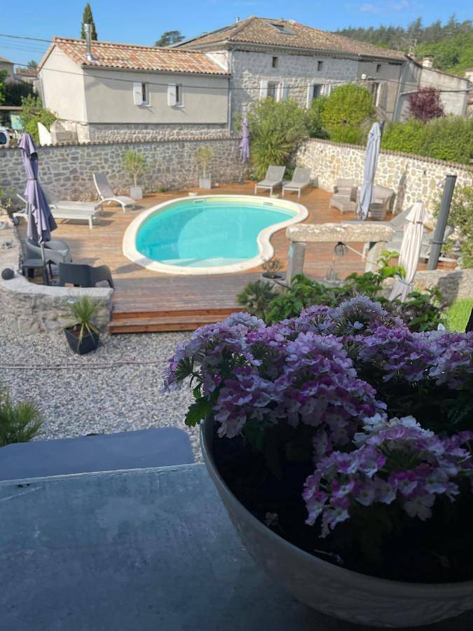 Chambre d’hôte pour 2 personnes, avec piscine ainsi que jardin et jacuzzi à Saint-Alban-Auriolles - 4