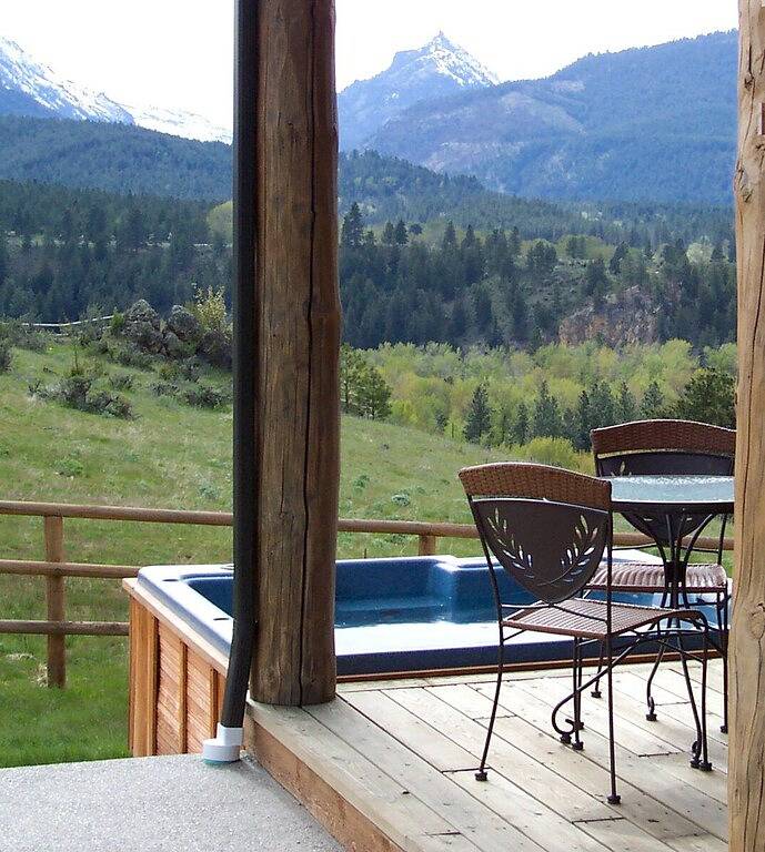Authentische malerische Blockhütte auf 2400 privaten Morgen w / Stellar Views & Hot Tub in Ravalli County