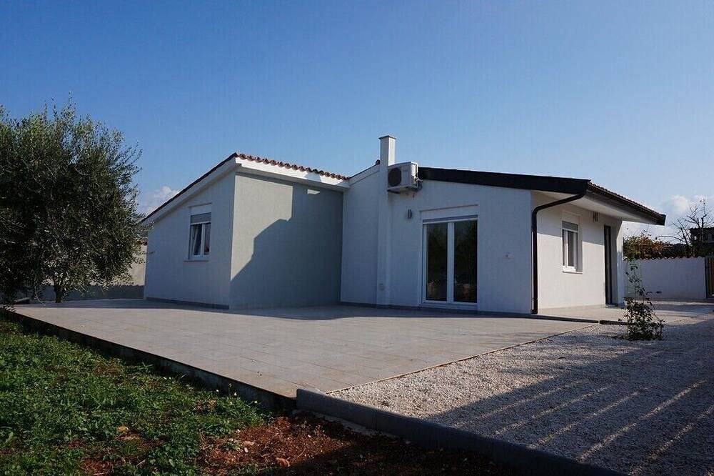 Charmantes Ferienhaus "Medulinka" mit Garten und schöner Terrasse in Pula-Medulin, Pula