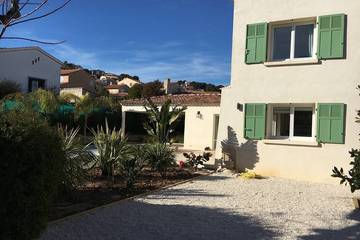 Location de vacances pour 10 personnes, avec terrasse et jardin dans Plage Coupereau