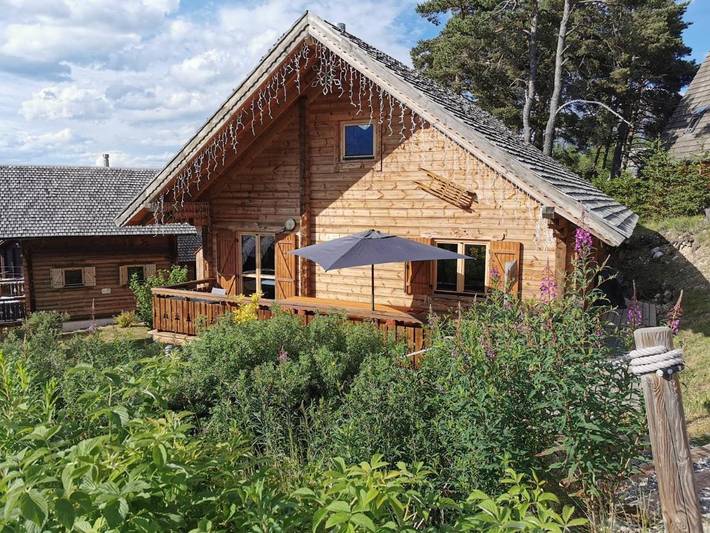 Chalet pour 11 personnes, avec piscine et vue ainsi que balcon et sauna dans La Joue du Loup