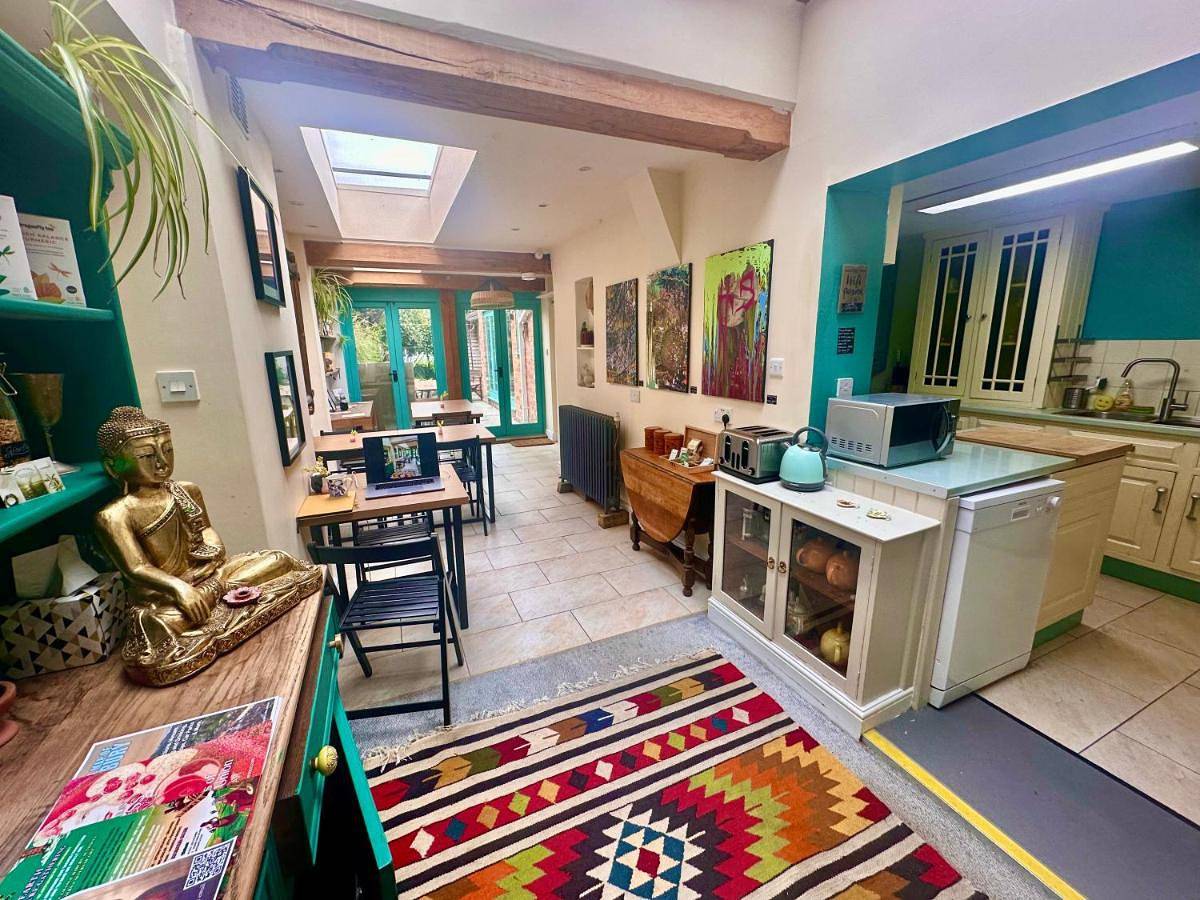 Single Room with Private Bathroom in Glastonbury, Somerset