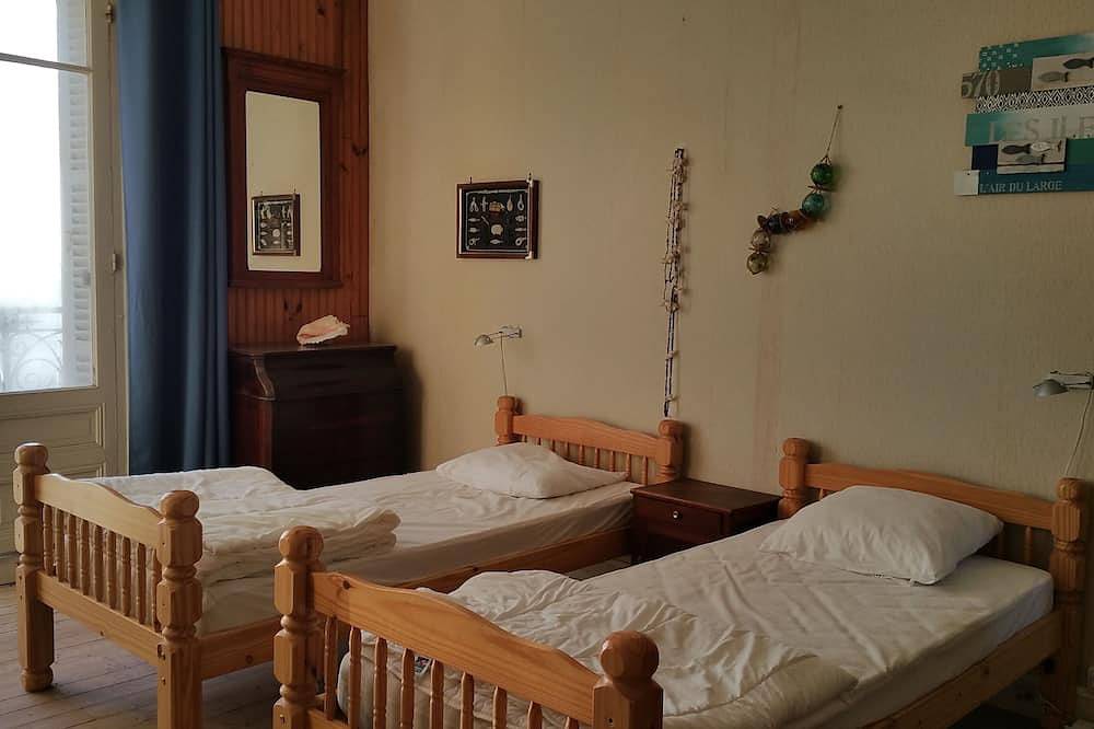 Spacious waterfront 19th-century house in Saint-Aubin-sur-Mer (Calvados), Caen region