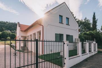 Gîte pour 2 personnes, avec sauna ainsi que jardin et jacuzzi à Szigliget