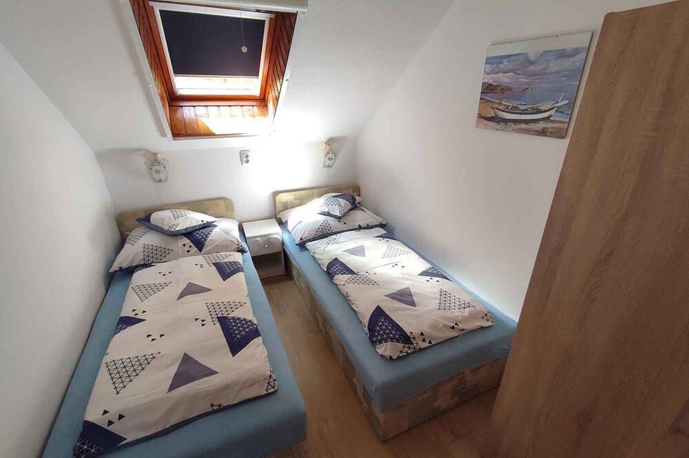 Ferienhaus mit Pool, Internet und Klimaanlage in Balatonkeresztur, Plattensee Südufer