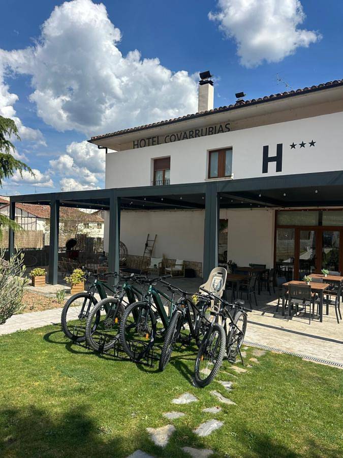 Hotel para 2 personas, con Terraza y Jardín además de Piscina y Vistas en Villamiel de la Sierra - 2