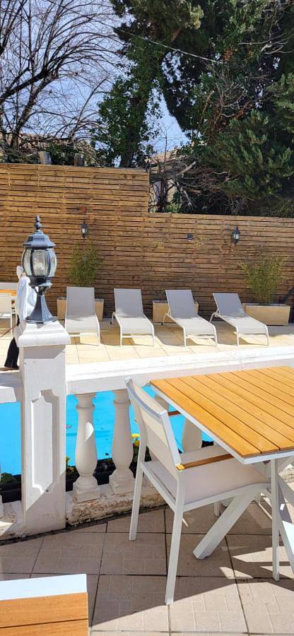 Gîte pour 2 personnes, avec terrasse et piscine à La Caunette - 4