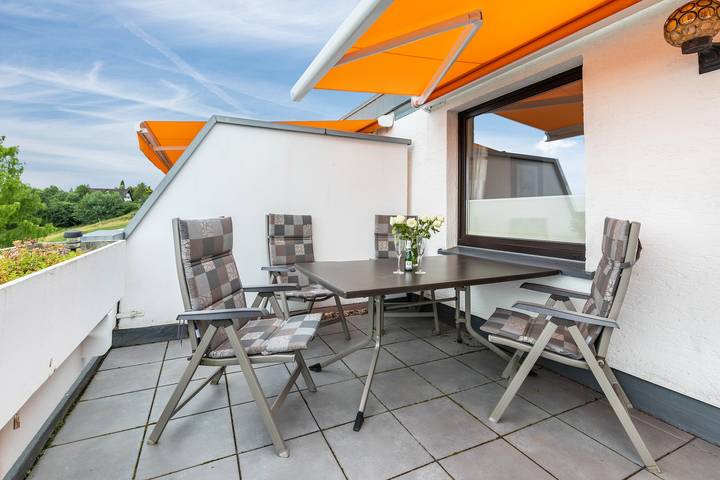 Ferienwohnung für 4 Personen, mit Balkon und Garten sowie Seeblick im Sauerland - 2