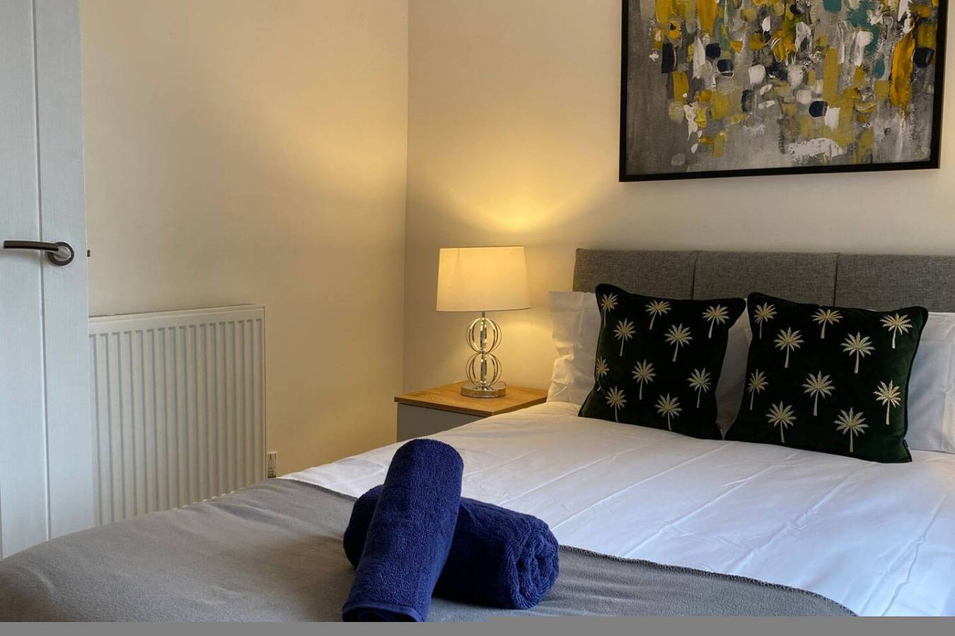 Apartamento inteiro, Stylish Bedford Town Centre Apartment 5  Sleeps 6 |Fast Wi-Fi in Bedford