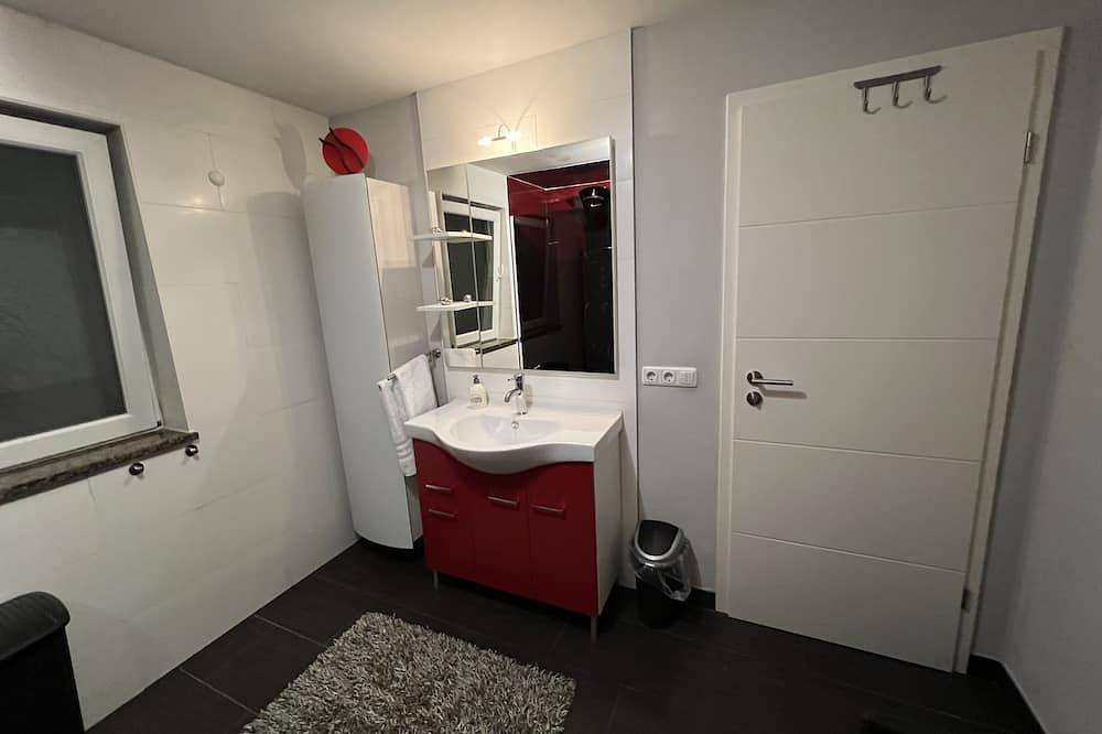 Ganze Wohnung, Großzügige Ferienwohnung im Oberland in Warngau, Alpenland Tegernsee Schliersee