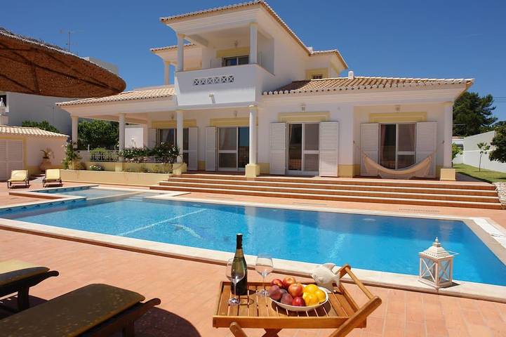 Villa für 10 Personen, mit Balkon und Garten