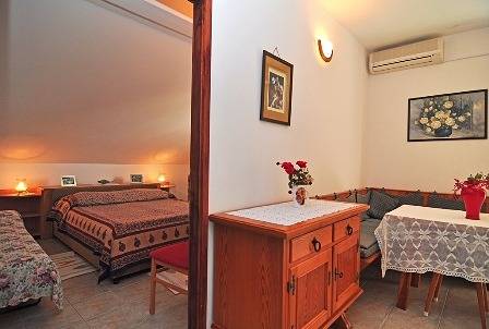 Ganze Wohnung, Ferienwohnung in Sukošan mit Meerblick, Balkon, Klimaanlage, W-Lan (654-2) in Sukosan, Zadar
