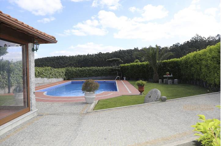 Holiday Home 'Casa Do Lagar' with Mountain View, Wi-Fi and Air Conditioning in Agilde, Braga District