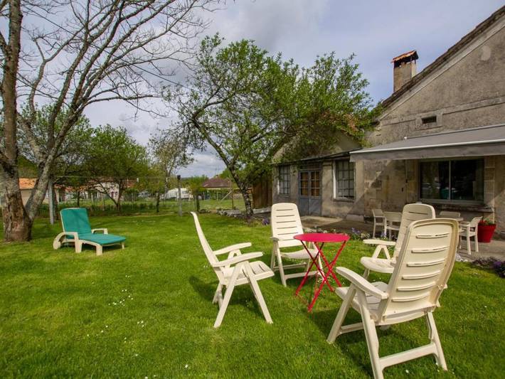 Location de vacances pour 6 personnes, avec Terrasse et Jardin à Tocane-Saint-Apre