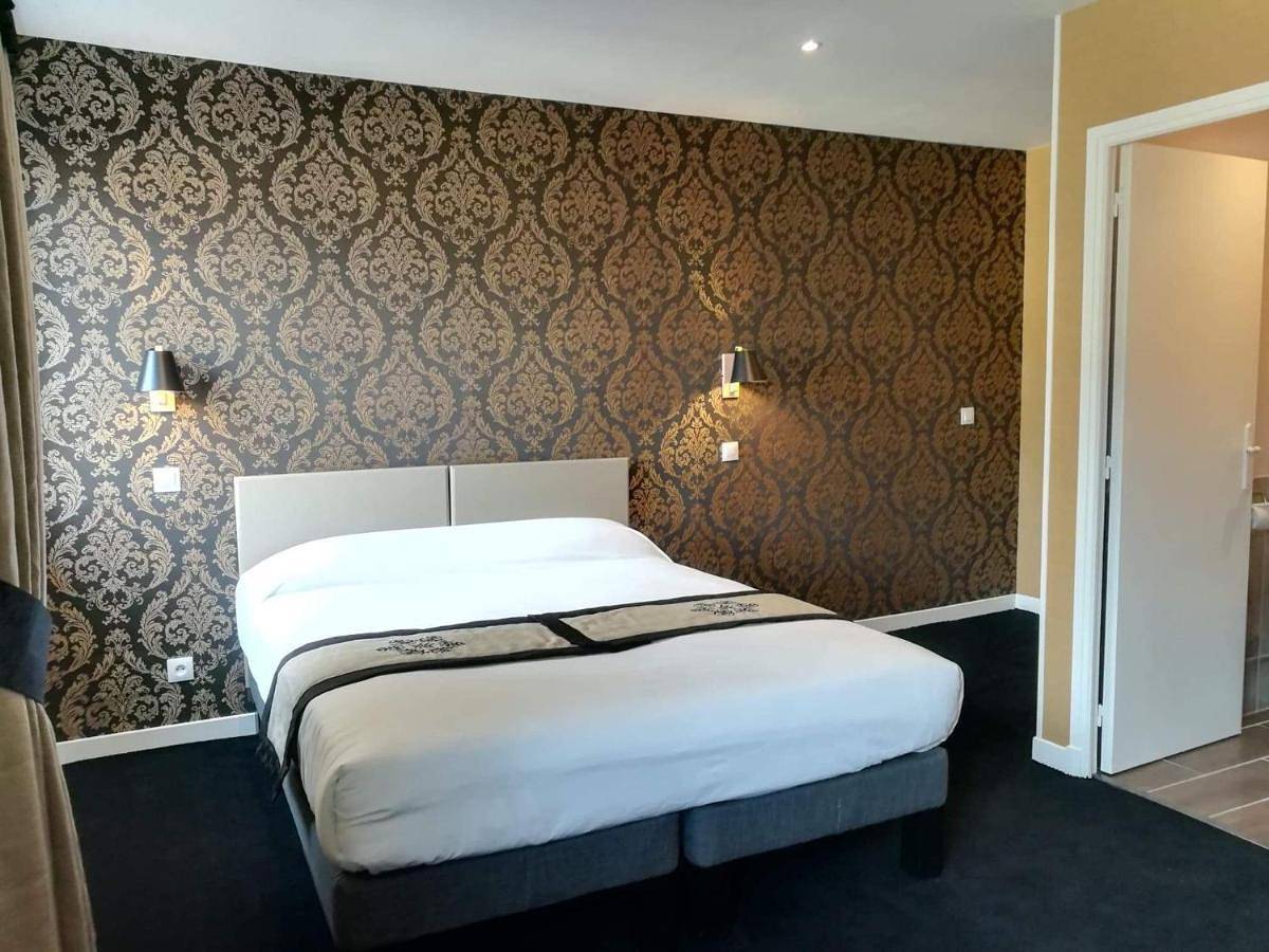 Logis Hôtel Auberge du Port des Roches in Luché-Pringé, Sarthe
