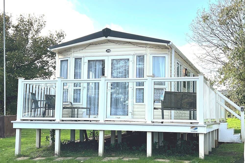 2 Bedroom Caravan, Lower Hyde, Shanklin, Isle of Wight in Shanklin, Isle of Wight