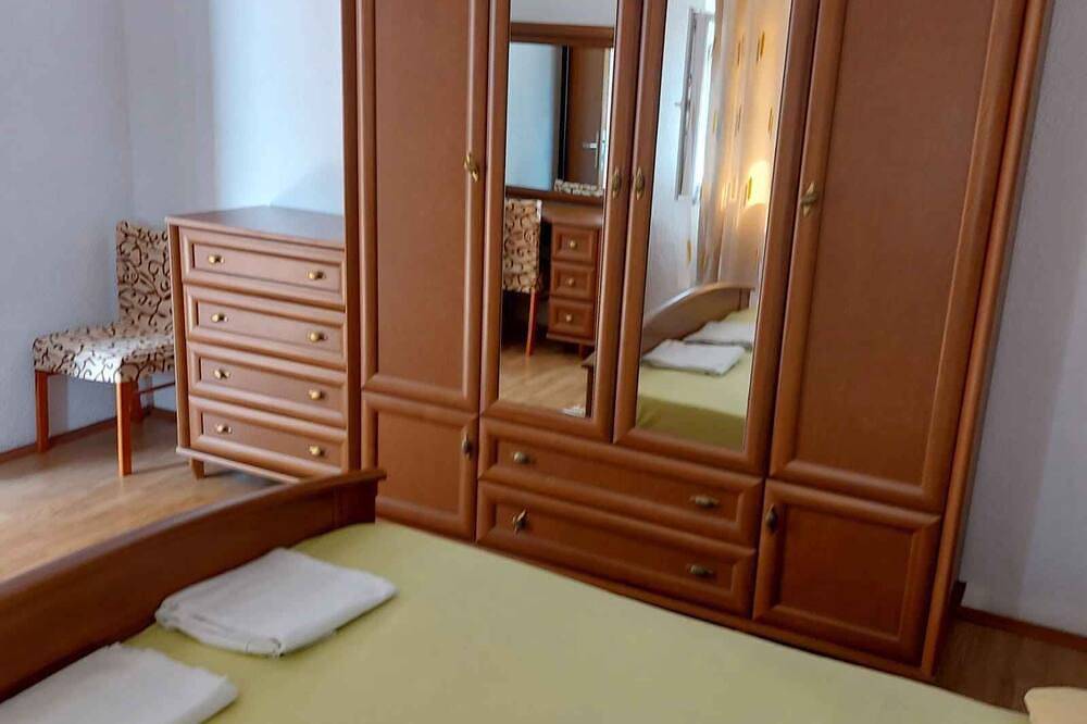 Cały apartament, Apartament wakacyjny na wybrzeżu, tylko 20 m do morza in Lukovo Šugarje, Velebit Nature Park