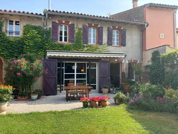 Location de vacances pour 8 personnes, avec terrasse et jardin à Baziège