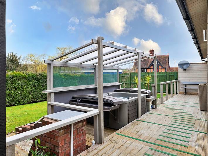 Hytte for 2 personer, med jacuzzi og terrasse i England