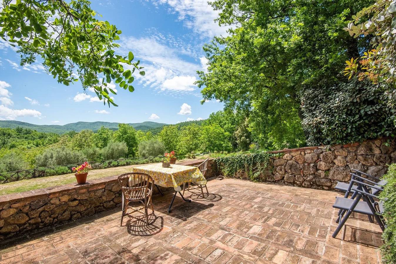Agriturismo 'Casa Stella' con con piscina condivisa infinity di acqua salata, terrazza e Wi-Fi in Chiusdino, Siena e dintorni