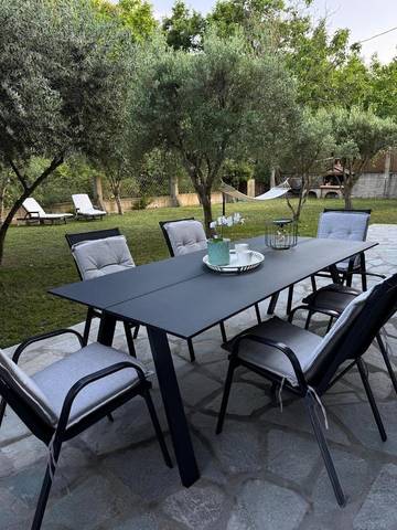 Gîte pour 6 personnes, avec terrasse et jardin dans (Nea) Vrasna