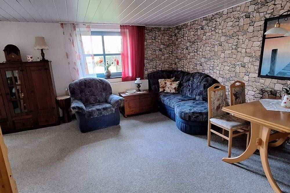 Ganze Wohnung, Ferienhaus An der Heide - Ferienhaus in Neuendorf-Heide, Saal