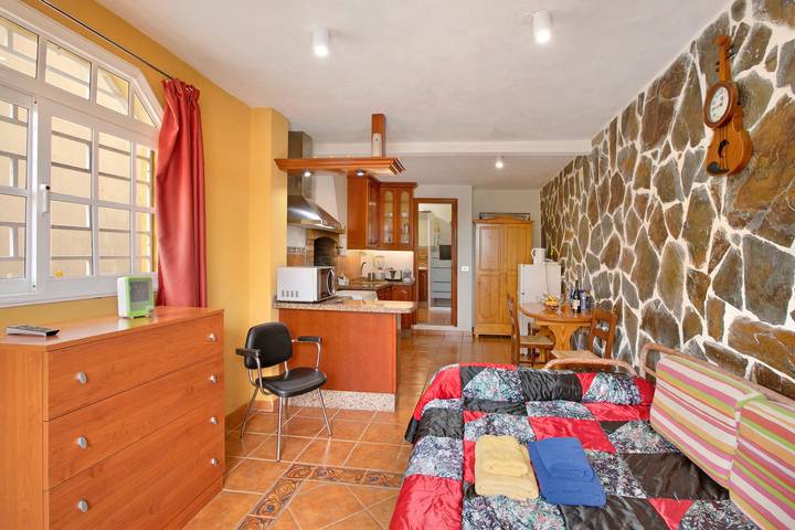 Hel lägenhet, Holiday Apartment 'Mario' with Mountain Views, Wi-Fi and Air Conditioning in San Cristóbal de La Laguna, East Coast of Tenerife