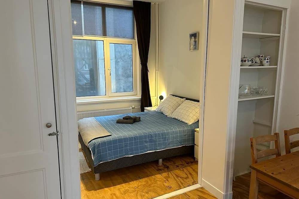 Entire apartment, First floor apartment in Rotterdam, South Holland