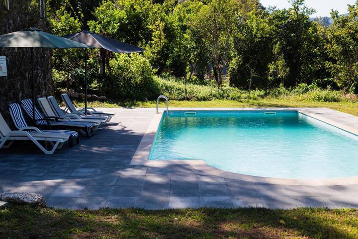 Casa de férias para 5 pessoas, com piscina e jardim e ainda vista no Gerês