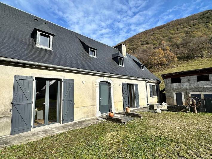 Gîte pour 9 personnes, avec Terrasse ainsi que Jardin et Vue à Hèches
