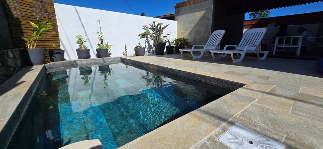 Cottage pour 8 personnes, avec terrasse et piscine, animaux acceptés dans Les Lianes