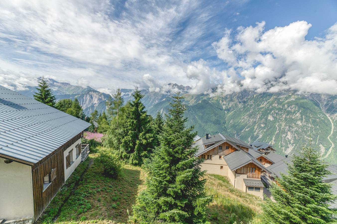Apartamento entero, Apartamento 'La Meije 9' con vistas a la montaña y balcón in Villard-Reculas, Parque Nacional de los Ecrins