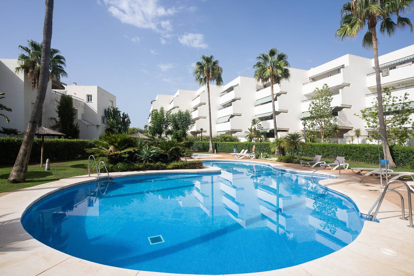 Apartamento inteiro, Apartamento de férias Guadalmina Baja com piscina partilhada, terraços e Wi-Fi in San Pedro Alcantara, Marbella