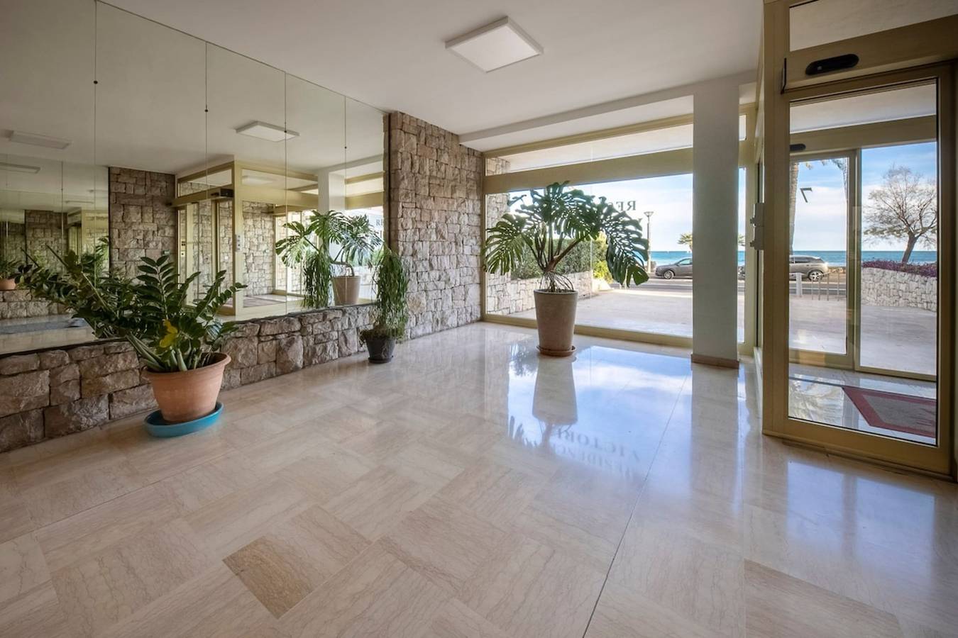 Ganze Wohnung, 06B - Schöne Wohnung mit Terrasse mit Meerblick in Roquebrune-Cap-Martin, Nizza und Umgebung