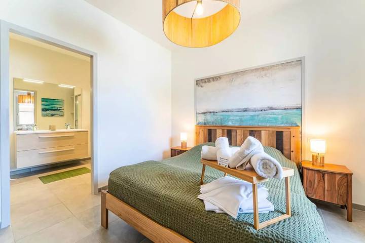 Location de vacances pour 2 personnes, avec terrasse ainsi que jardin et piscine à Naujac-sur-Mer - 4
