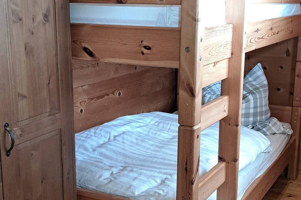 Entire apartment, Ferienwohnung mit Sep. Schlafräumen, Terrasse, 46qm in Prien am Chiemsee, Chiemsee