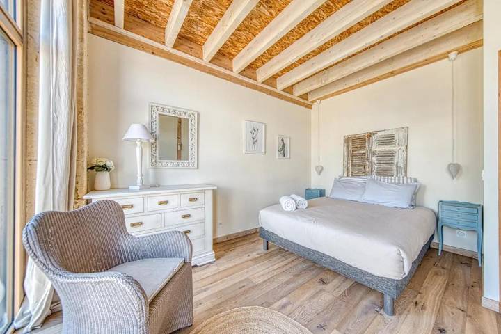 Location de vacances pour 4 personnes, avec piscine ainsi que vue et jardin à Lamarque - 4