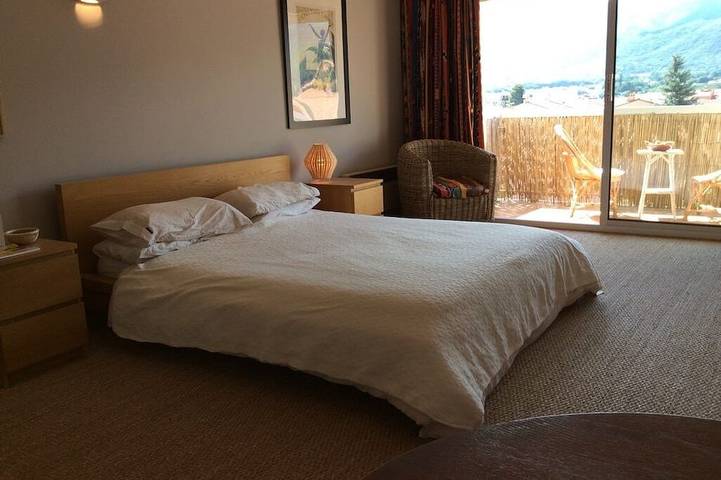 3 Schlafzimmer Villa mit großem privatem Pool in geräumigen Garten und Bergblick in Céret, Mittelmeerküste (Frankreich)