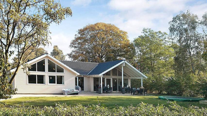 Ferieudlejning for 17 personer, med sauna og pool såvel som jacuzzi og terrasse i Dronningmølle