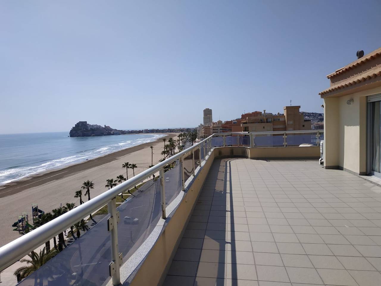 Entire apartment, Penthouse in Peñiscola with Terrace and Sea Views in Peñiscola, Costa del Azahar