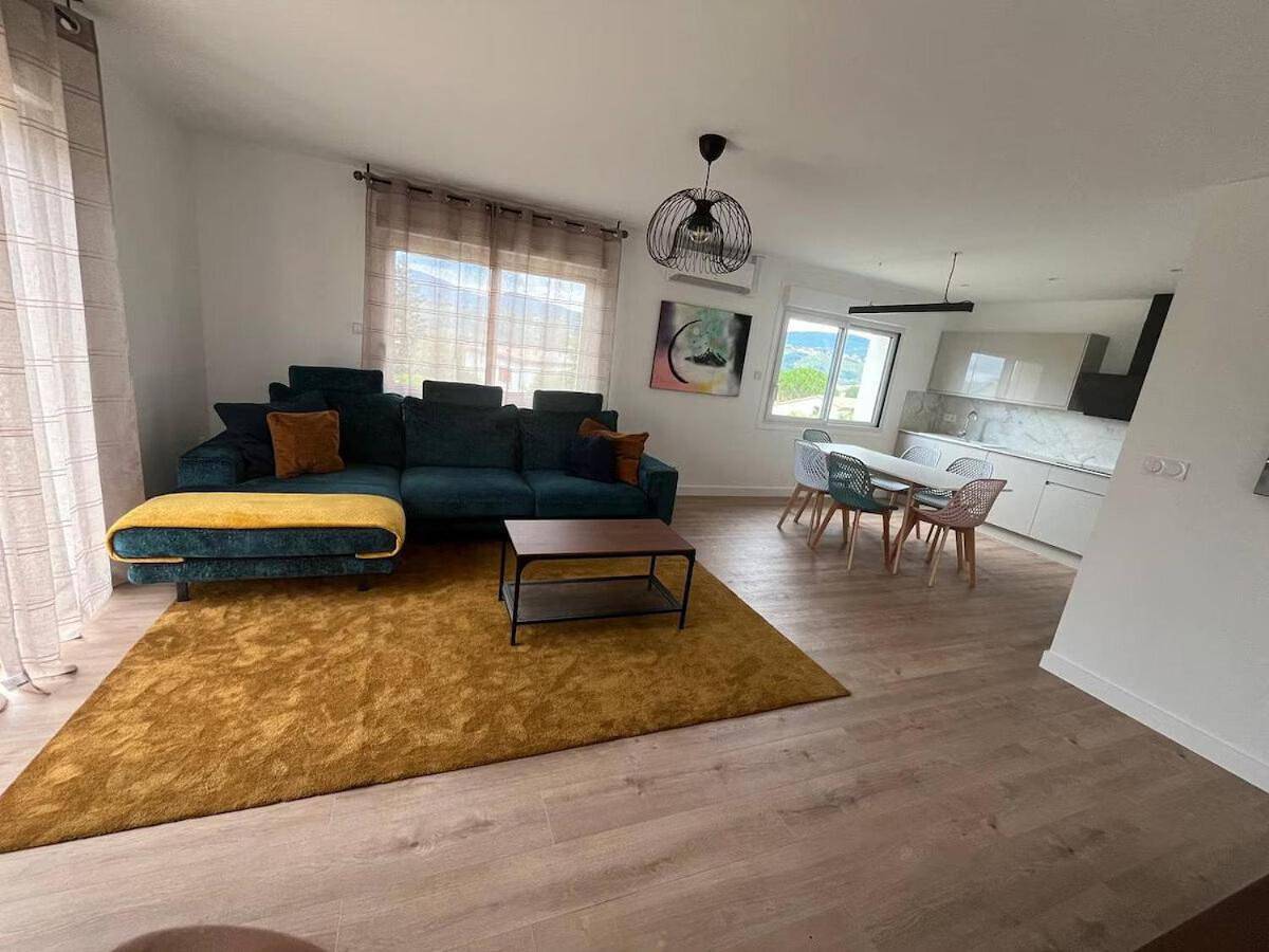 Appartement entier, Modern family with Pilat view - Ac and Parking New in Saint-Clair-du-Rhône, Région de Vienne